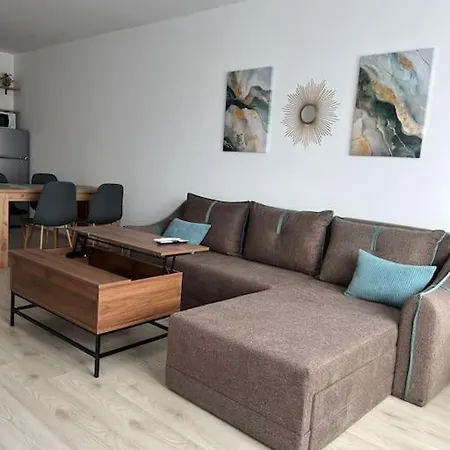 New And Stylish Tuthon Apartament *