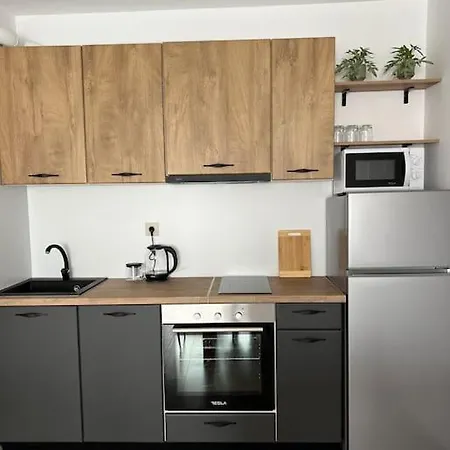 New And Stylish Tuthon Apartament